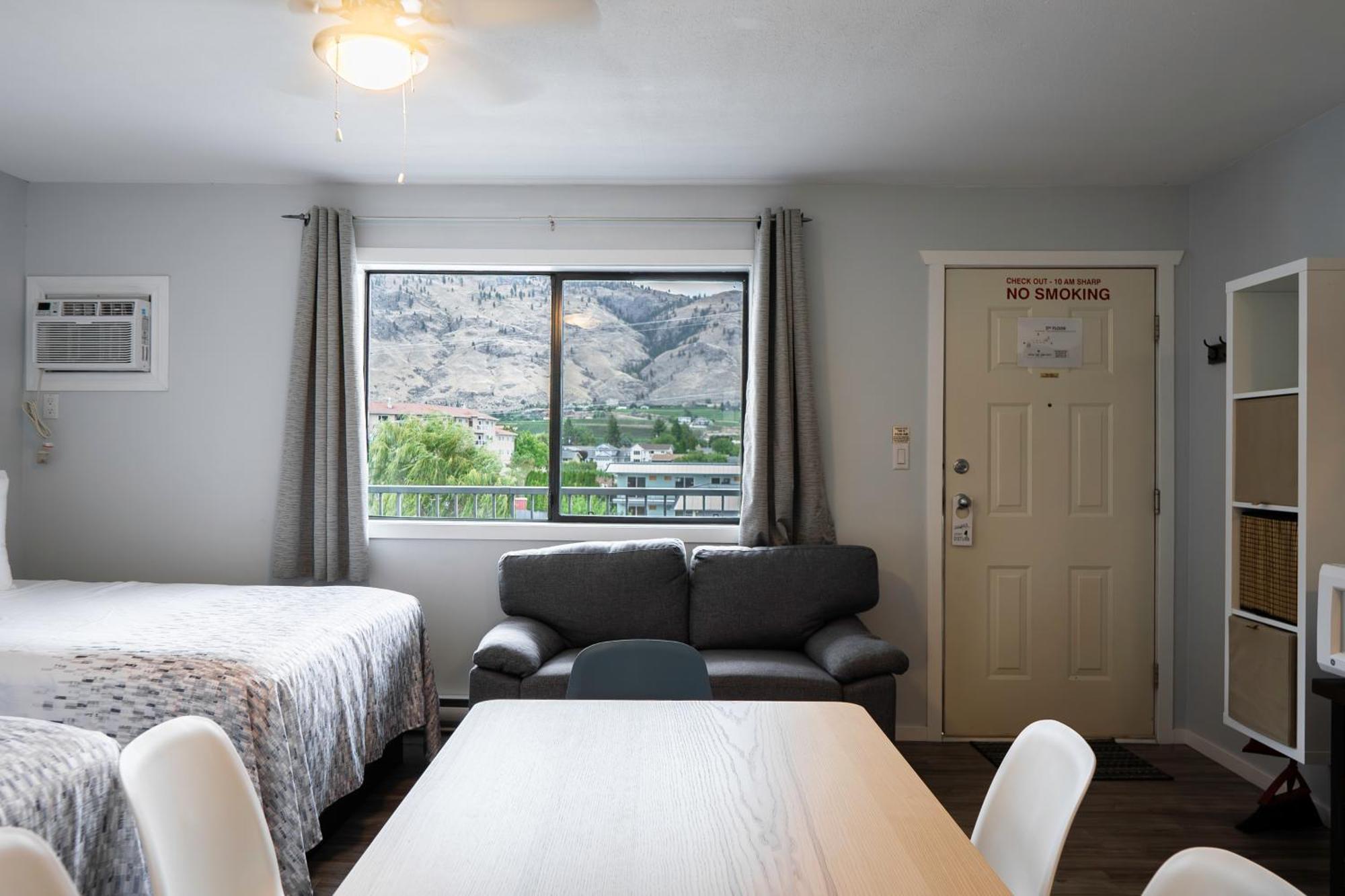 Poplars Motel On The Lake Osoyoos Exteriér fotografie
